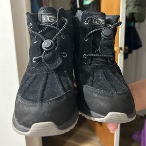 KIDS UGG BLACK BOOTS, SIZE 1